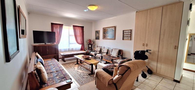 3 Bedroom Property for Sale in Fraaiuitsig Western Cape